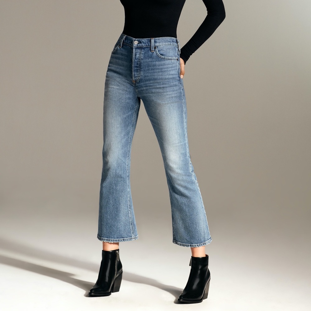 ARITZIA Denim Forum Bailey High Rise Crop Flare Size 27
